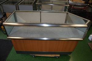 lot 4 image: Retail Display Cases - 13 Vision