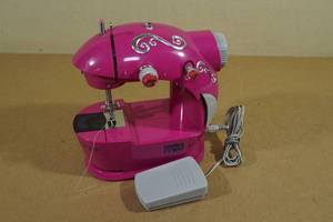 lot 21 image: Totally Me Kids Sewing Machine