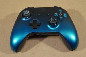 lot 32 image: Xbox One Controller -Blue