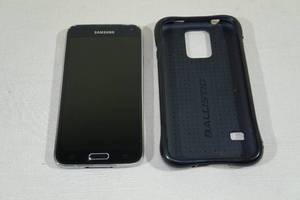 lot 48 image: Samsung Galaxy S5 Verizon Cell Phone with Case