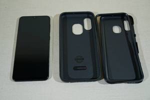 lot 49 image: Samsung Galaxy A20 Cell Phone