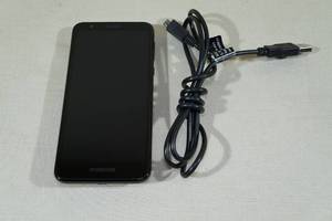 lot 54 image: Motorola Boost Cell Phone