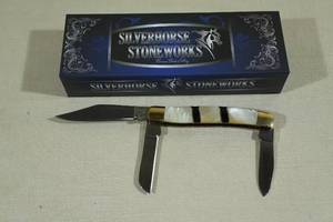 lot 86 image: Silver Horse Stoneworks 3 Blade Pocket Knife - Mother of Pearl