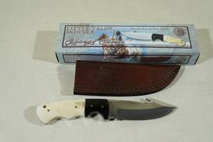 lot 88 image: Chipaway Classics Little Talon Skinner Guthook Skinning Knife