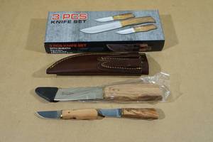 lot 95 image: 3 Piece Knife Set with Sheath
