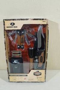 lot 97 image: Mossy Oak Country DNA 3PK Everyday Carry Knife Set