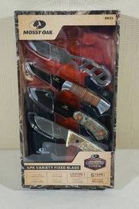 lot 98 image: Mossy Oak Country DNA 4PK Variety Fixed Blade Knife Set