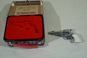 lot 106 image: Riders of the Silver Screen Collection Six Shooter Knife - Roy Rogers