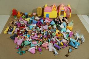 lot 120 image: Disney Princess Mini Dress Up Dolls with Accessories