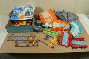 lot 122 image: KNex Mario Kart 8 Pieces