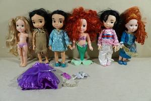 lot 123 image: Disney Princess Animator Collection Dolls