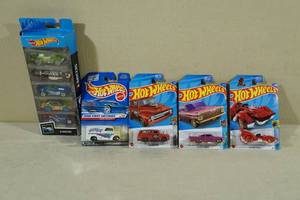 lot 131 image: New Hot Wheels Cars - X-Raycers Set