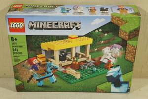 lot 139 image: Lego Minecraft The Horse Stable Set