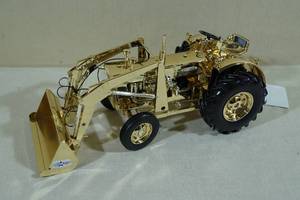 lot 142 image: Super Rare Oliver 116 Gold Tractor - World Pork Expo Limited Edition