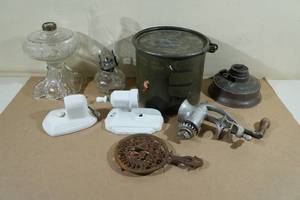 lot 294 image: Assorted Vintage Lighting and Kitchen Products