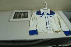 lot 295 image: Vintage Western Shirt with Needlepoint Details