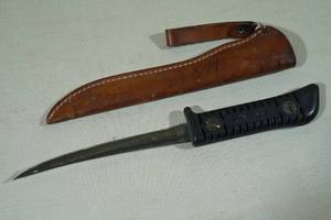 lot 84 image: Berkley Outdoorsman Fillet Knife with Leather Sheath