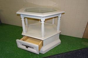 lot 208 image: Leick Furniture Hexagon End Table with Storage - Beveled Edge Glass Top