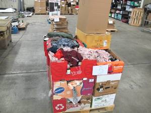 Pallet of NEW Big Box Store Clothing (Womens and Boys) - Over 500 Items