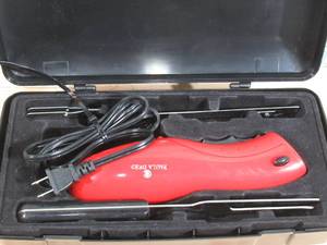 lot 9 image: Paula Deen Electric Knife w Carving Fork & Storage Case