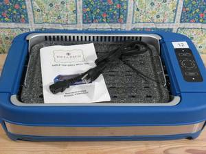 lot 12 image: Paula Deen 1500W GranIT Smoke Reducing Ceramic Tabletop Indoor Grill wFan