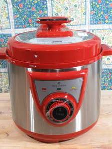 lot 22 image: Paula Deen 1000W 6 qt Ceramic Nonstick Pressure Cooker