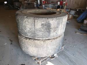 Pair of Used 20.5-25  62x13x21 Solid Tires