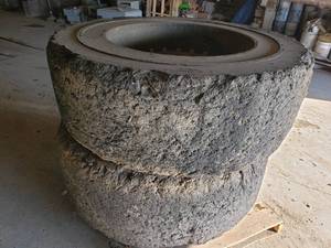 Pair of Used 20.5-25  62x13x21 Solid Tires