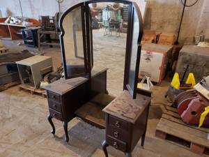 Vintage Vanity with Fold In Mirrors