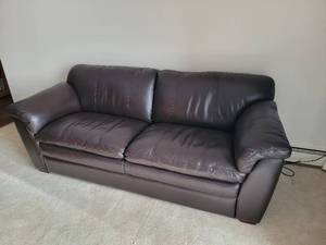 lot 5 image: Lush Brown Leather Sofa