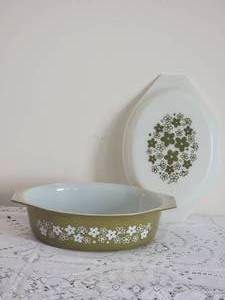lot 25 image: Pyrex Spring Blossom Casserole Dish