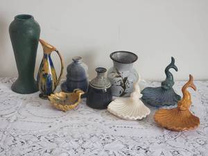 lot 65 image: Rustic Dcor Pottery Grouping