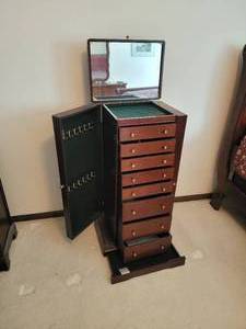 lot 35 image: Handsome Bedroom Jewelry Armoire