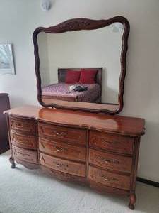 lot 1 image: Vintage Vanity Dresser by Bassett