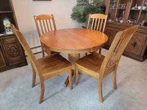 lot 10 image: Bright Blonde Dining Set