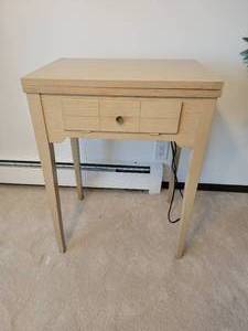 lot 29 image: Blonde Singer 301A Sewing Table