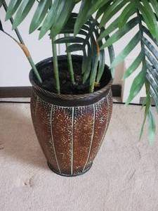 lot 76 image: Vibrant Faux Decor Plant