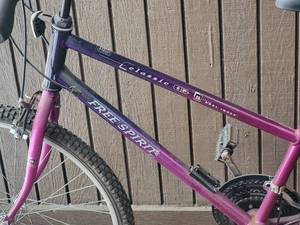 lot 73 image: Womens EP Free Spirit Classic Hybrid Bike - 19