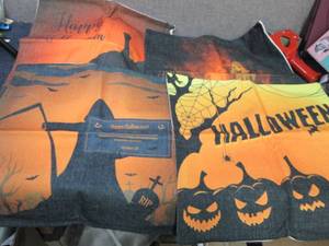 lot 19 image: 2 - 4pks Halloween Pillow Covers...