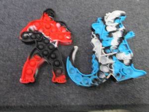 lot 23 image: 3- 2pk Popit Toys...