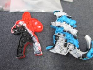 lot 24 image: 4- 2pk Popit Toys...