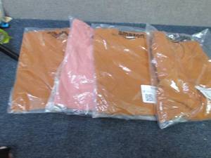 lot 101 image: 4 Medium Mens Goodthreads Crew Neck...