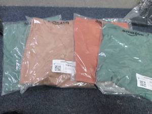 lot 119 image: 4 Large Mens Goodthreads Crew Neck ...