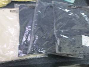lot 132 image: 4  XL Mens Goodthreads Crew Neck T-...