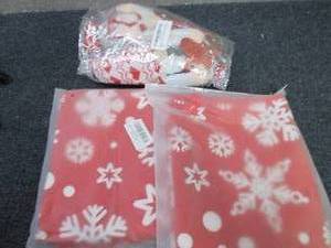 lot 161 image: 2 Valentines Gnomes, 2 Christmas Tr...