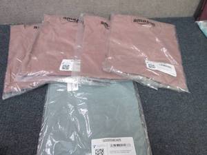 lot 179 image: 5  Large Mens Goodthreads Crew Neck...
