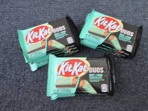 lot 249 image: 12- 1.5 oz Kit Kat Duos...
