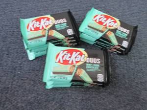 lot 252 image: 12- 1.5 oz Kit Kat Duos...