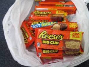 lot 260 image: 12- Reeses Fast Break & Big Cup...