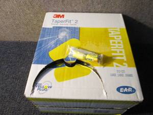 lot 348 image: 3M Disposable Uncorded Ear Plugs, B...